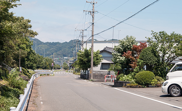 右折後500mほど進んだところにClasscaはあります