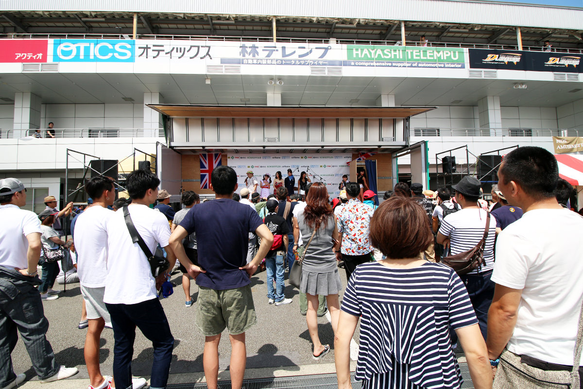 クラシックミニ フェスティバル2017_レースクイーン生着替え